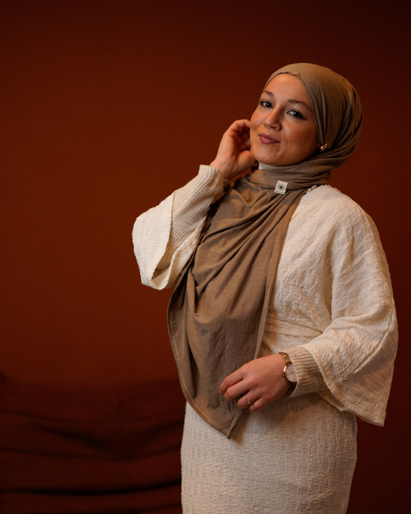 Premium Jersey Hijab aus Seide und Bio-Baumwolle Haselnuss - "Mariposa"