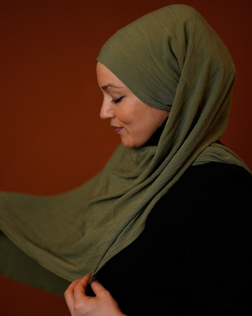 Crinkle Chiffon Hijab aus Viskose und Leinen Forest Green - "Sandy"